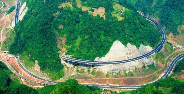 這條云南最美公路，適合自駕，現(xiàn)在還免費(fèi)