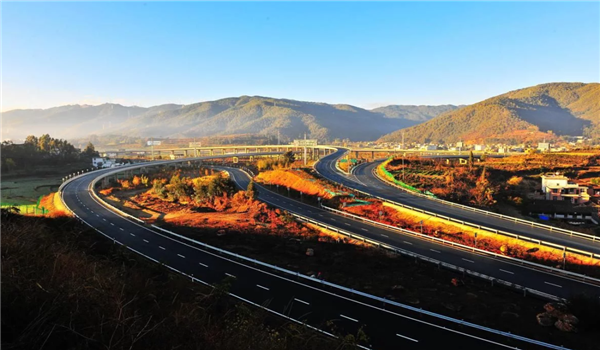 麗江這條高速登上央視《新聞聯(lián)播》！ 沿途風(fēng)景美如畫