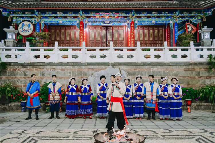 企業(yè)會(huì)議會(huì)獎(jiǎng)定制游麗江大研古城特色長(zhǎng)桌宴晚宴場(chǎng)地推薦：文林新村大研古城民族文化園