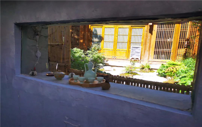 麗江古城 ，漫步古城石板路，邂逅小巷櫥窗里的詩情畫意