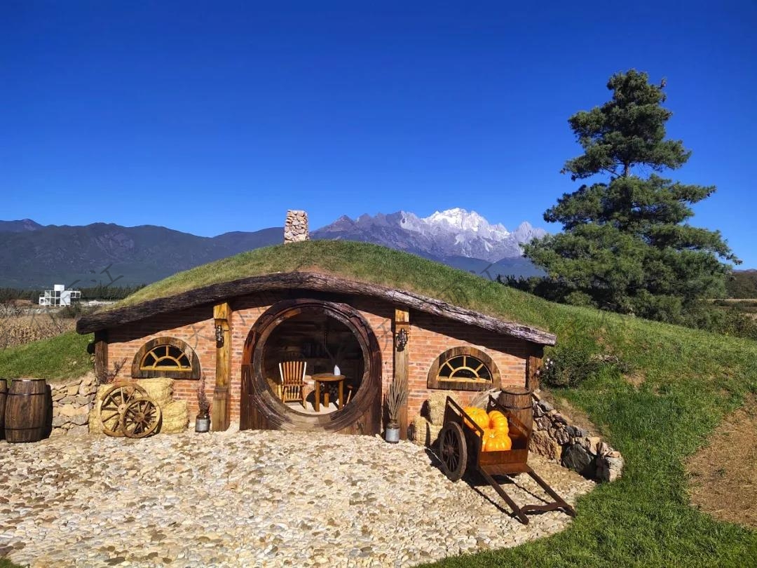 如果有一種世界的浪漫叫普羅旺斯， 那麗江的浪漫一定叫聽(tīng)花谷。