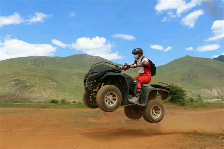 麗江戶外運(yùn)動推薦：麗江ATV沙灘車，麗江曼沙卡丁車俱樂部推出的小眾刺激的團(tuán)建項(xiàng)目之一